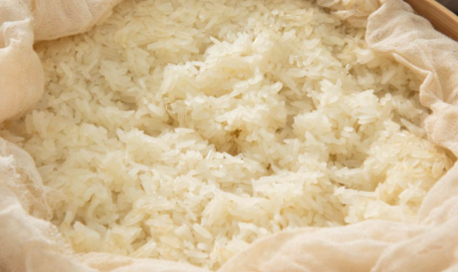 Steamed glutinous rice ( kauk-hnyin-baung )